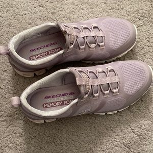 Woman’s Skechers Sneakers